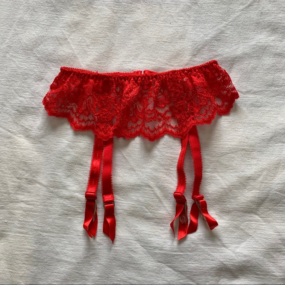 M Vintage Red Lace Garter Belt